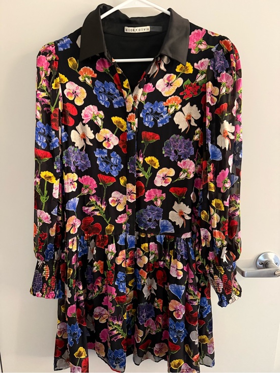 Alice + Olivia Dresses & Skirts - alice + olivia Black Floral Shirt Dress